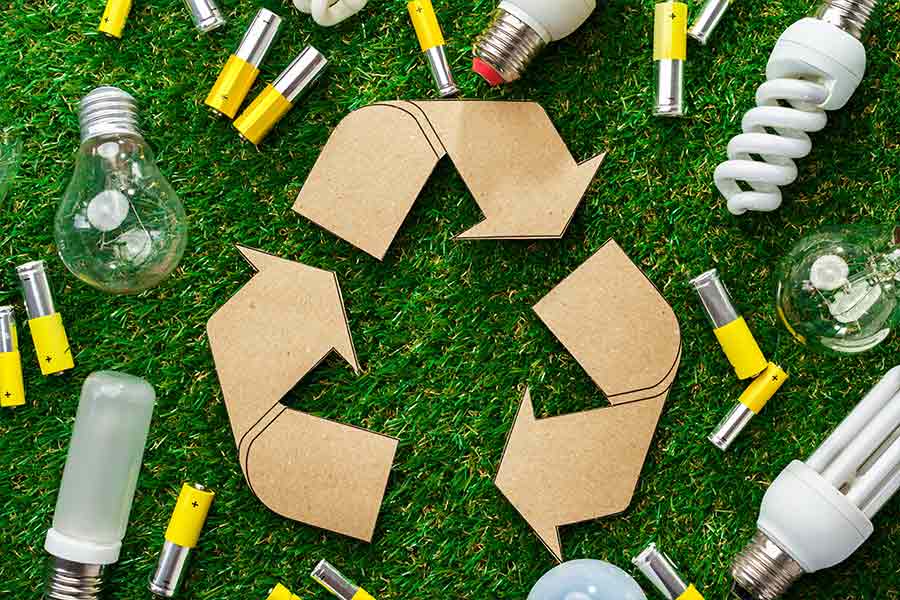 Batterien Akkus Glühbirnen und Led Leuchten Recycling