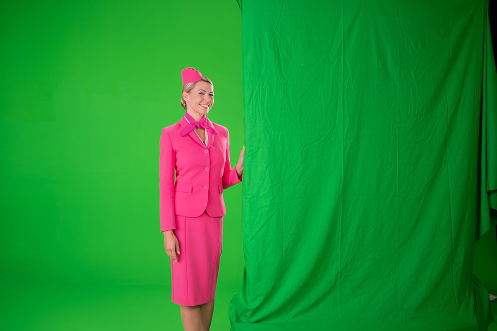 Frau vor Greenscreen